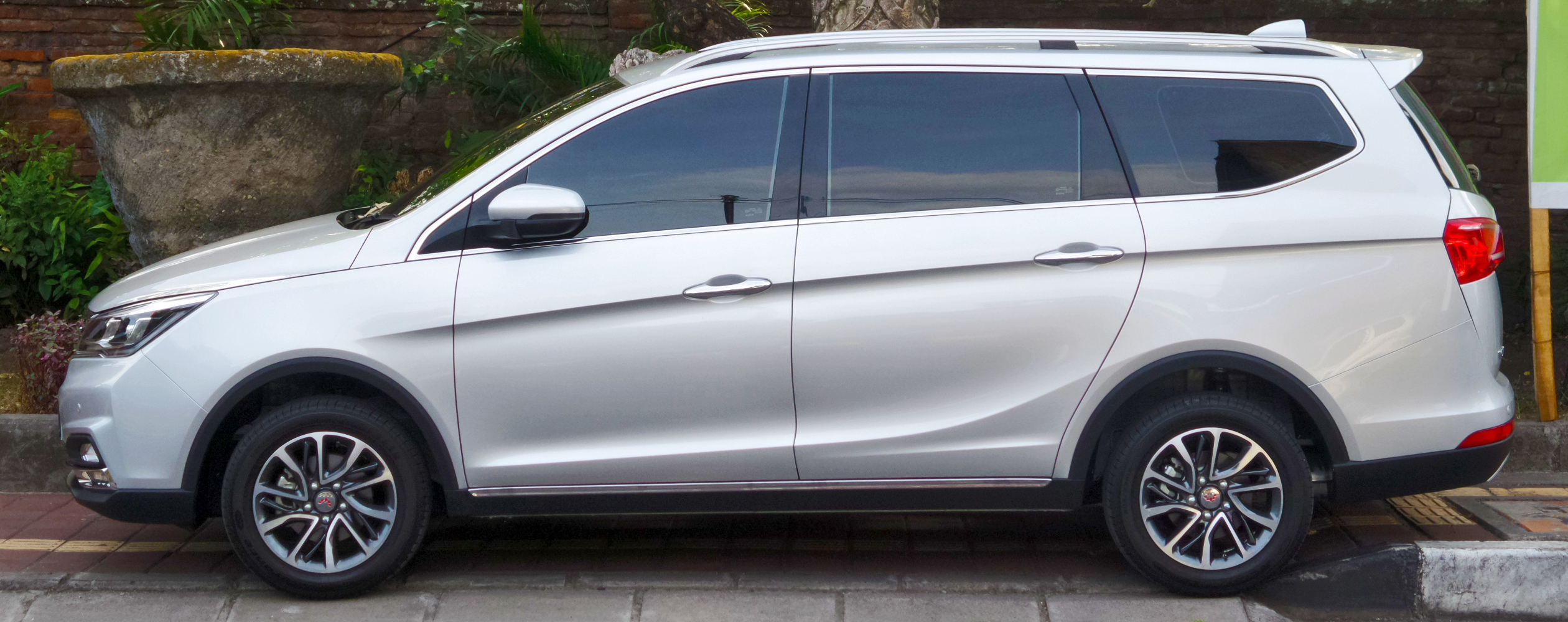 Wuling Cortez I photo 208841