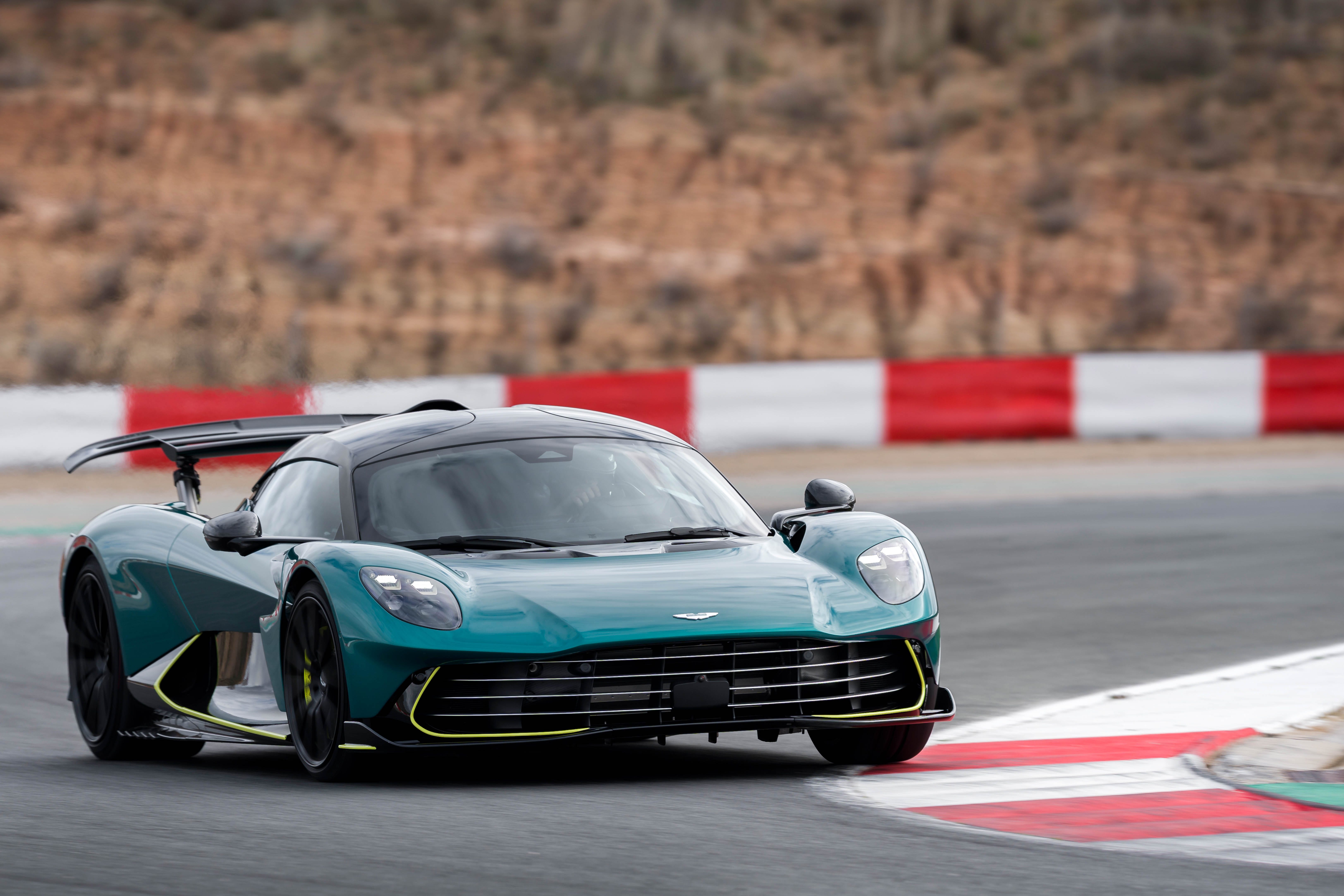 Aston Martin Valhalla photo 208038