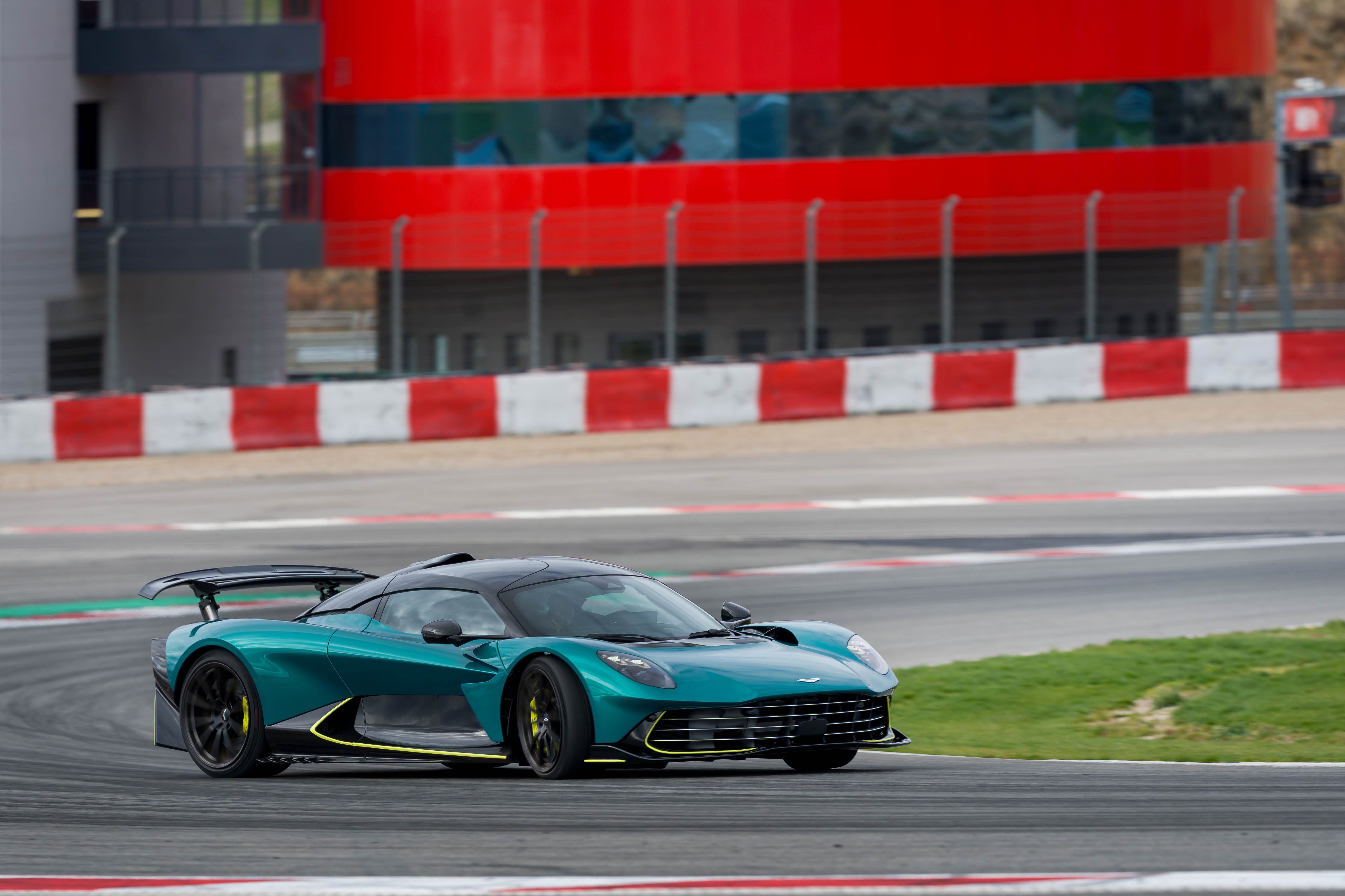 Aston Martin Valhalla photo 208044