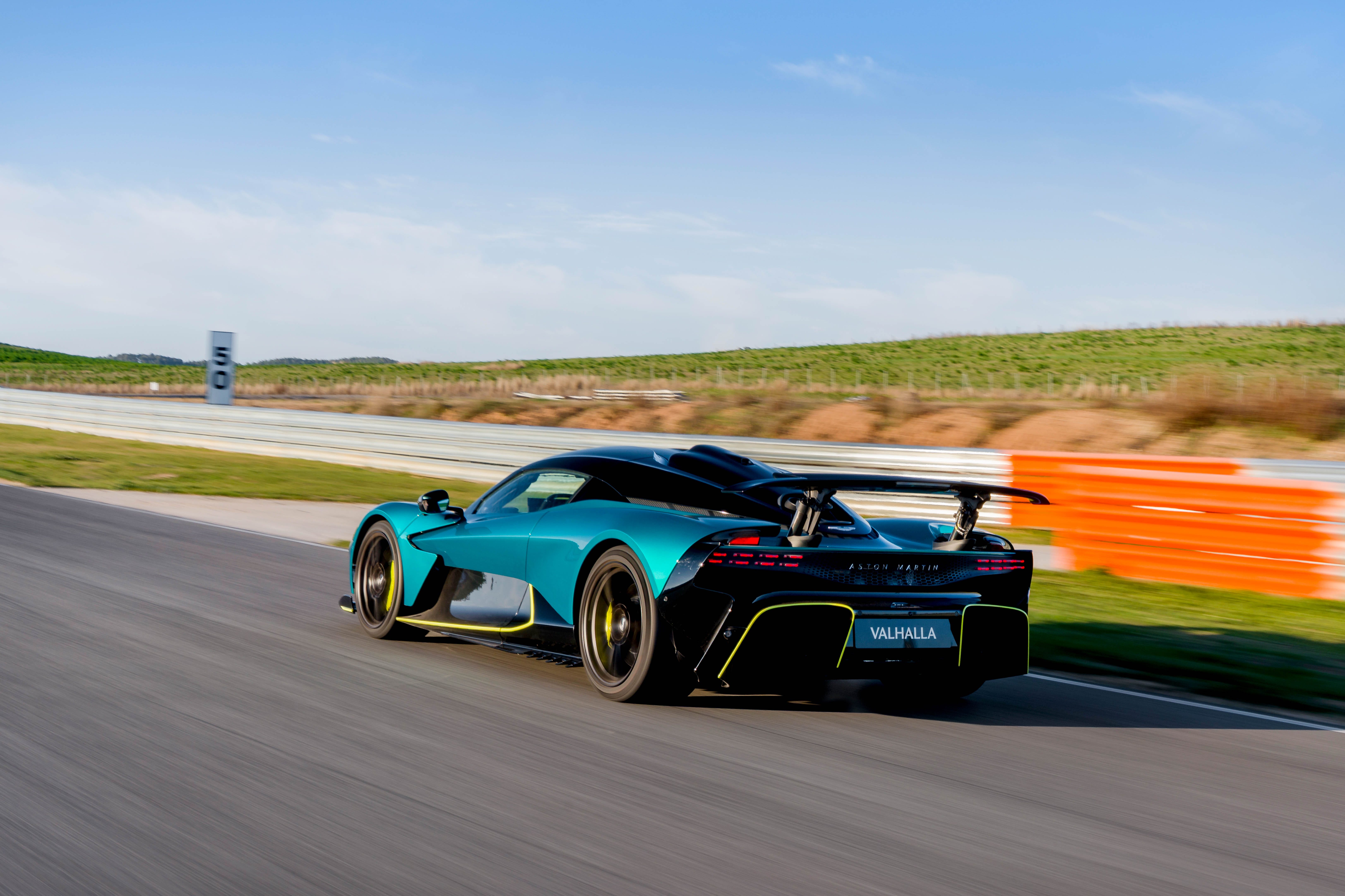 Aston Martin Valhalla photo 208045