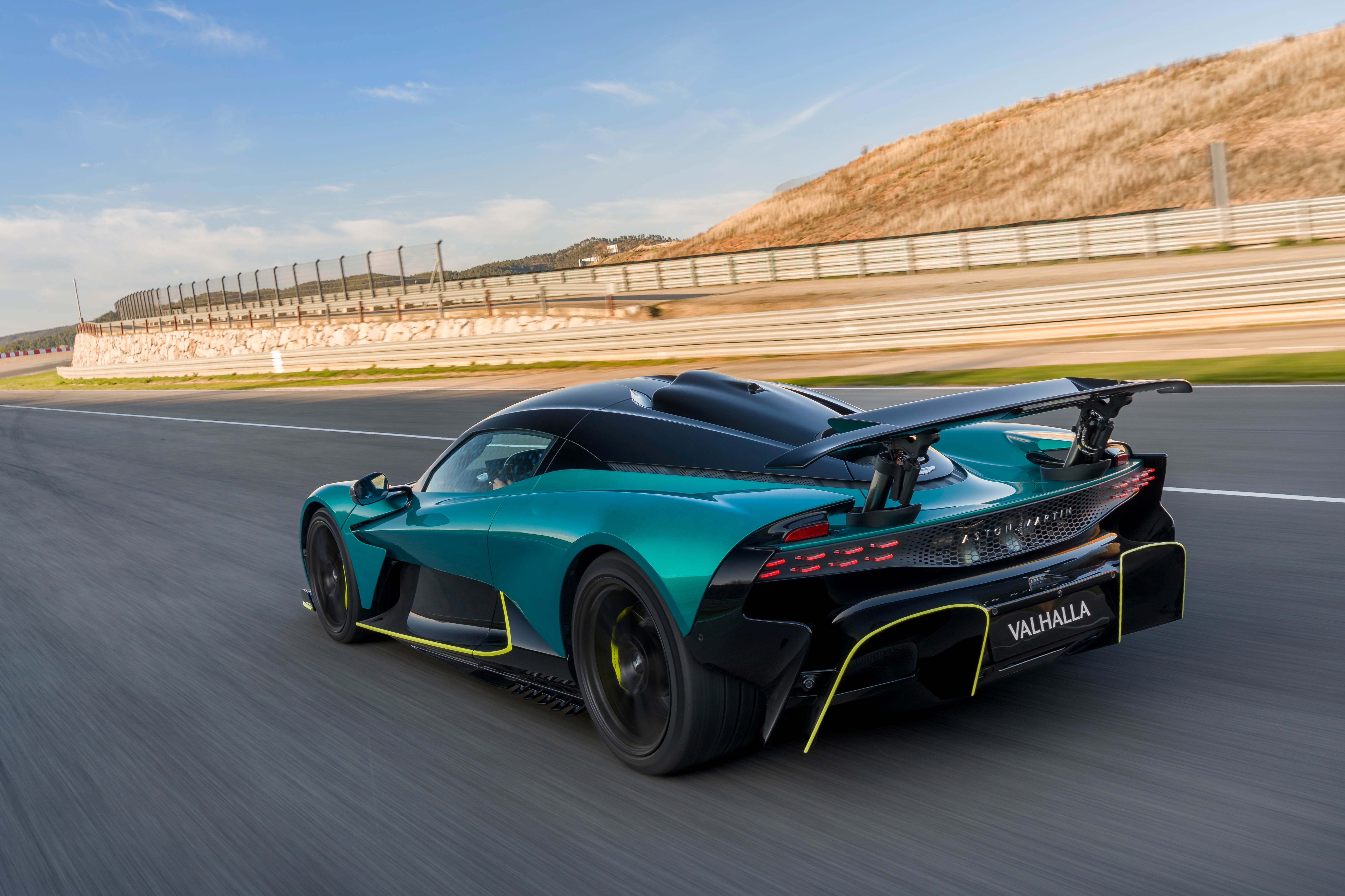 Aston Martin Valhalla photo 208047