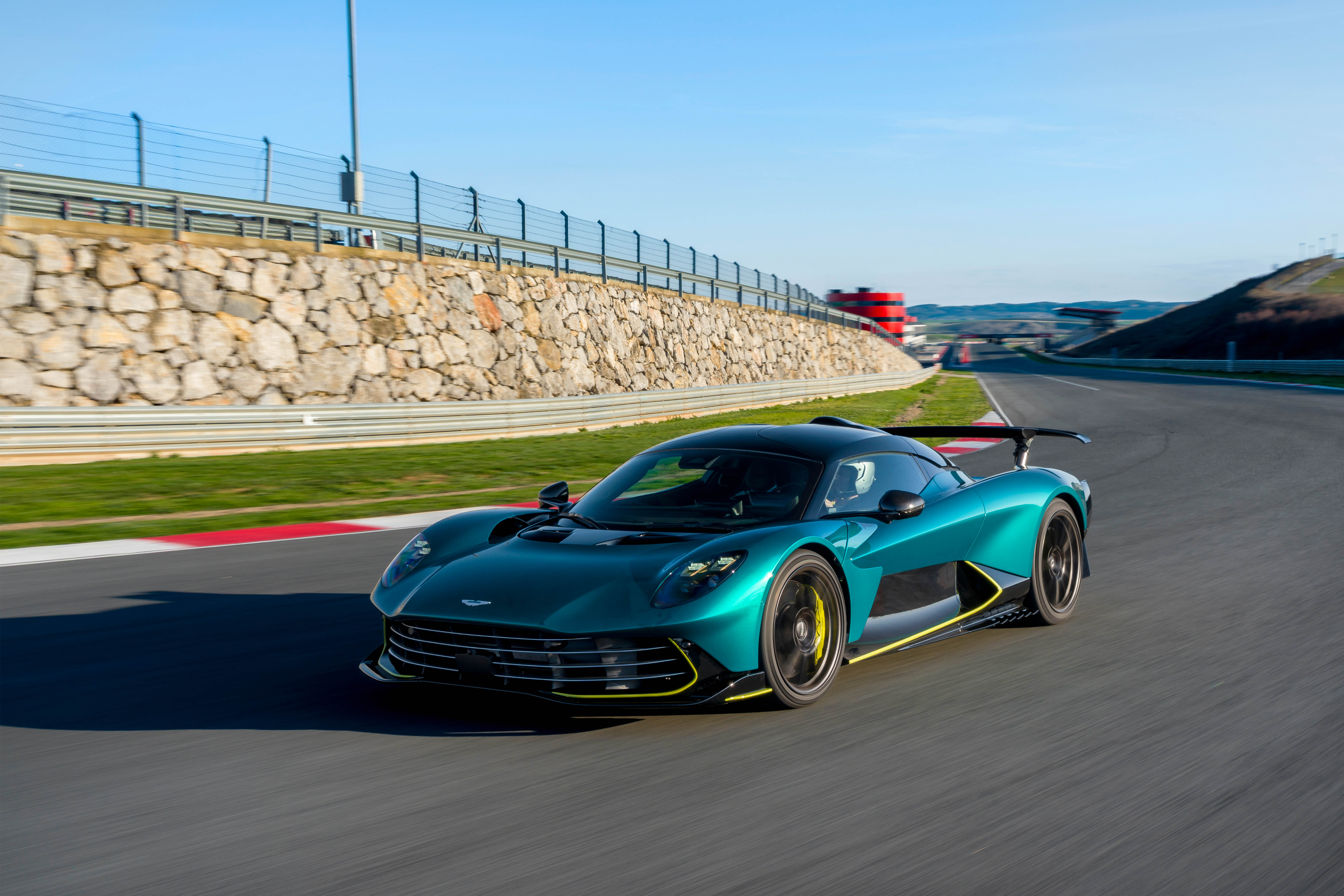 Aston Martin Valhalla photo 208049