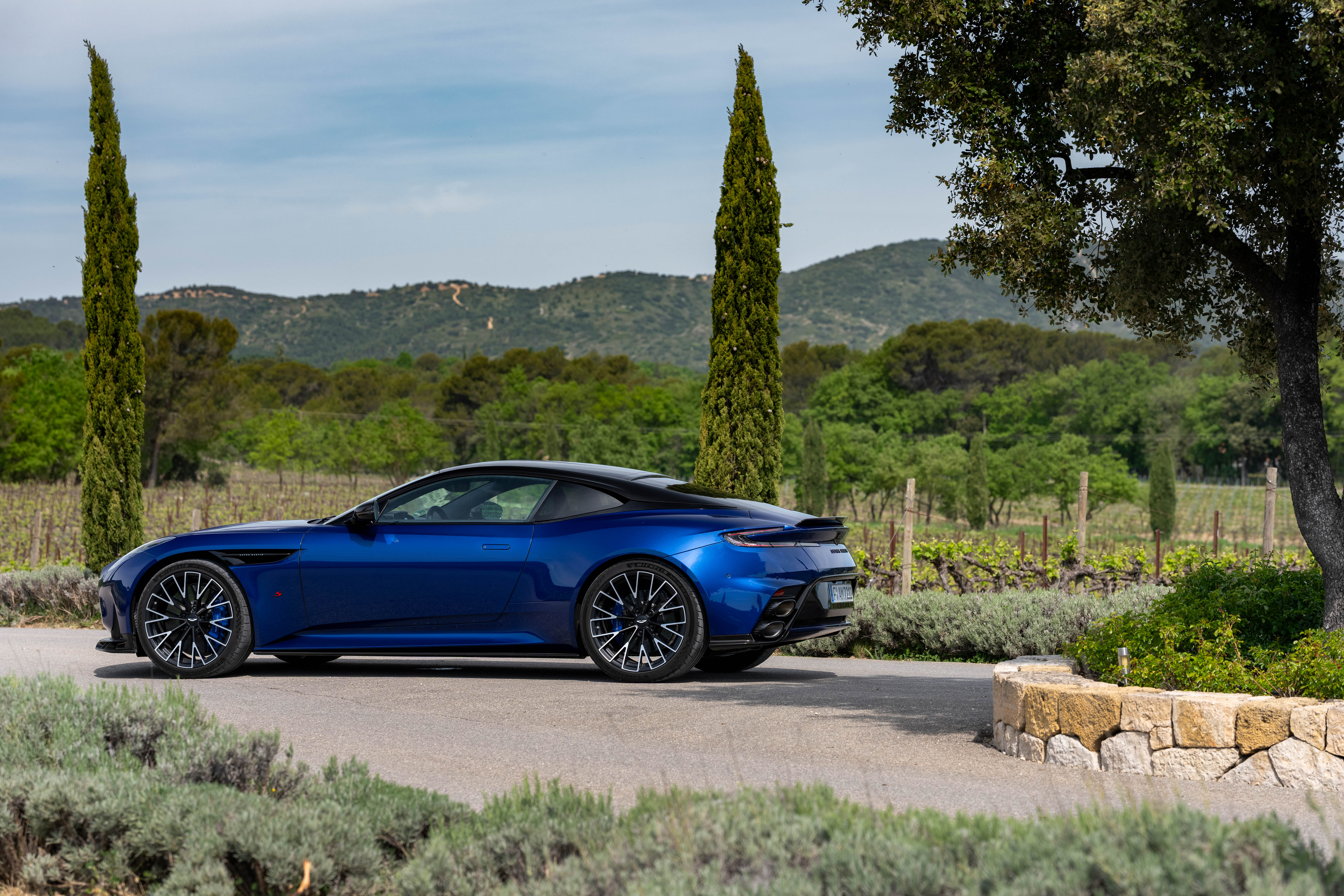 Aston Martin DB12 photo 208172