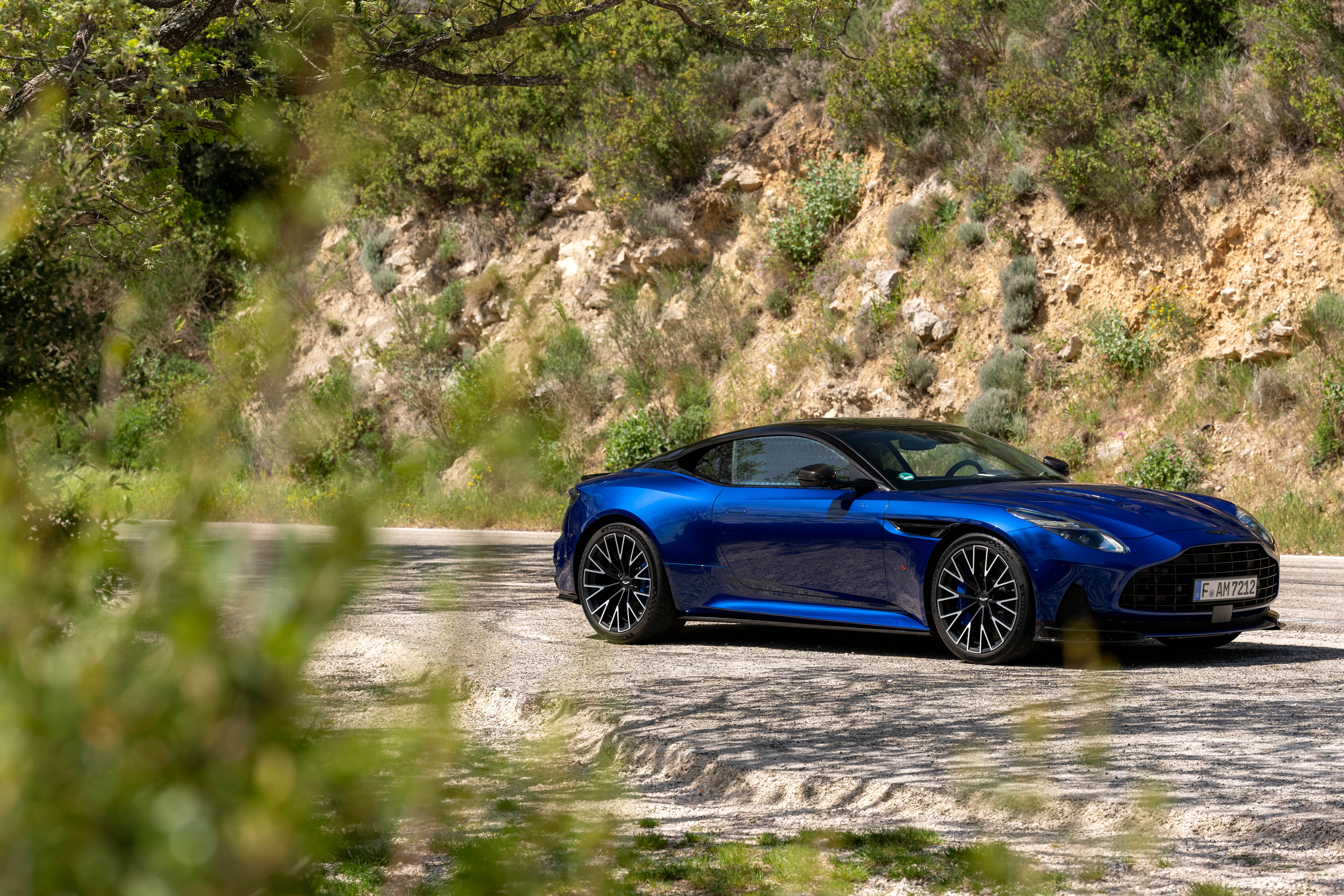 Aston Martin DB12 photo 208173
