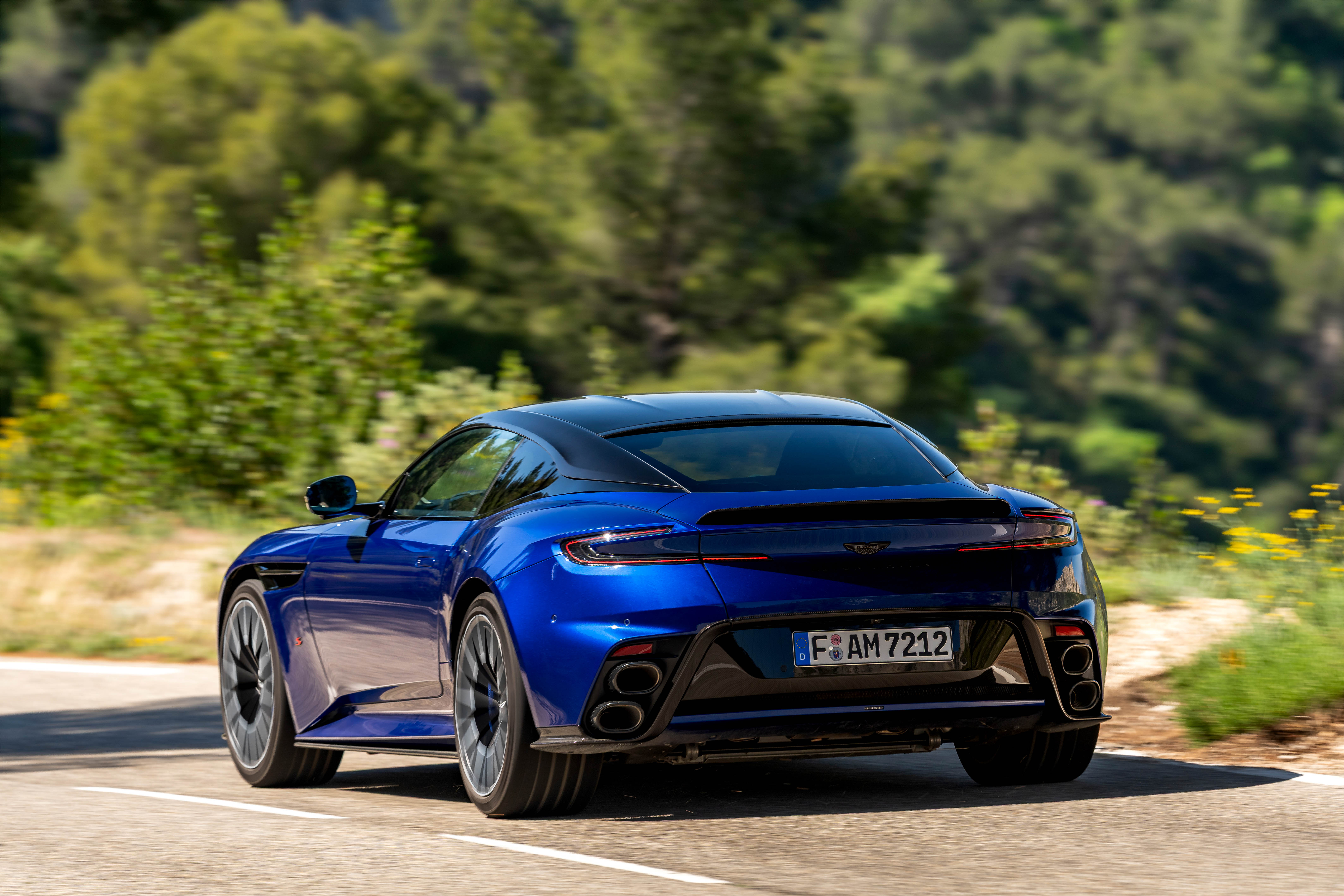 Aston Martin DB12 photo 208174