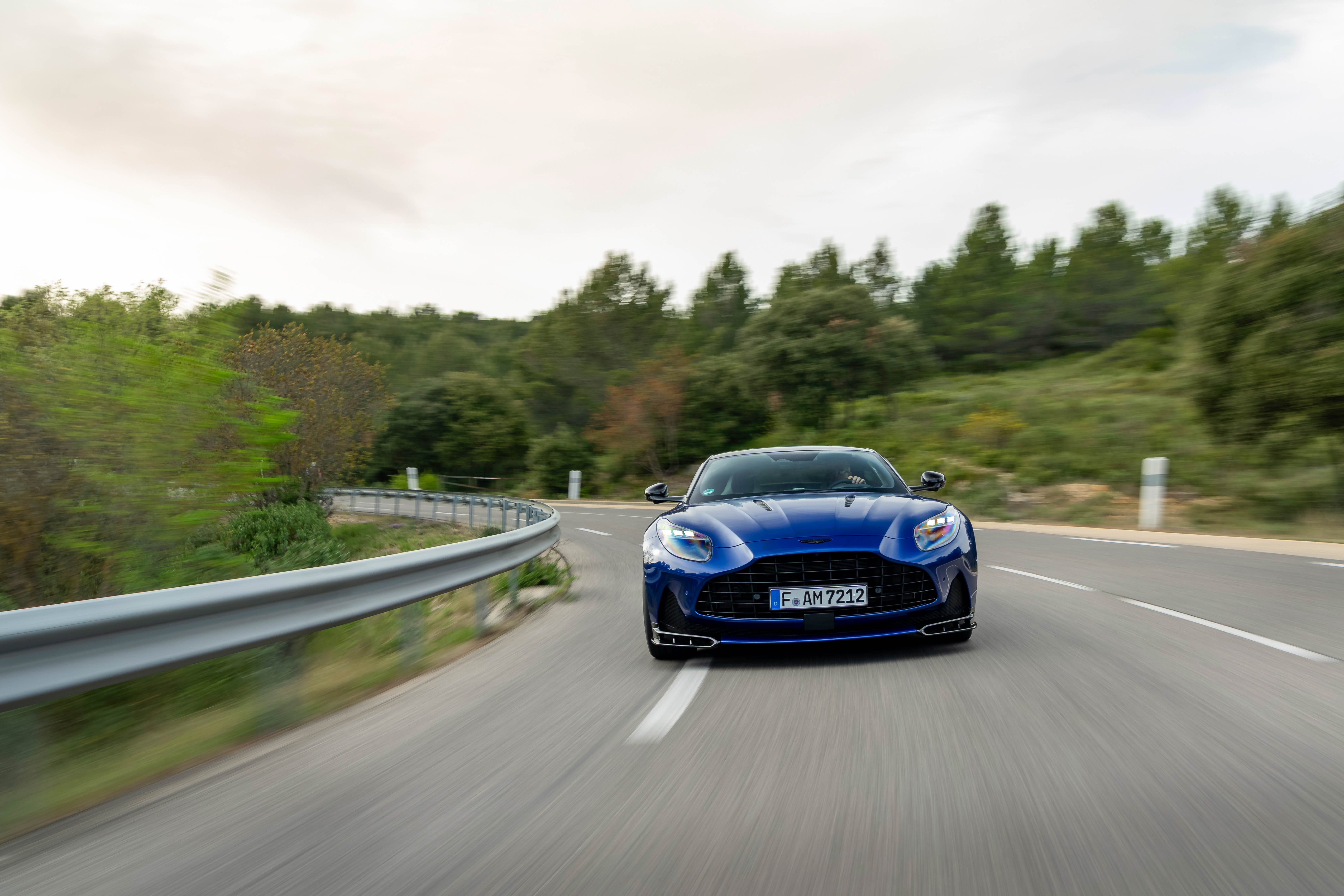 Aston Martin DB12 photo 208178