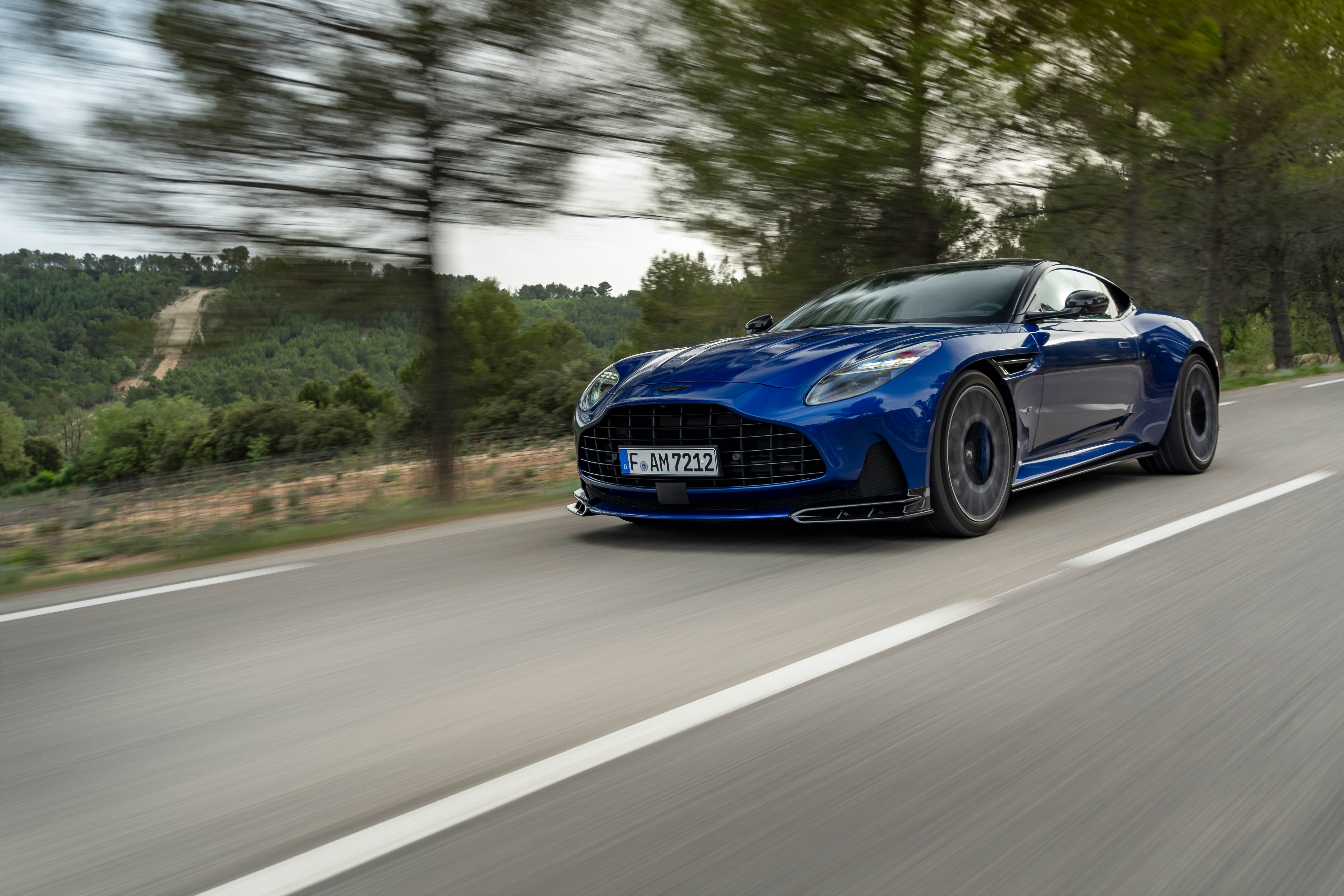 Aston Martin DB12 photo 208179