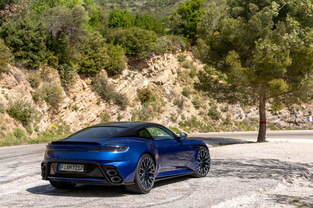 Aston Martin DB12 photo 208180