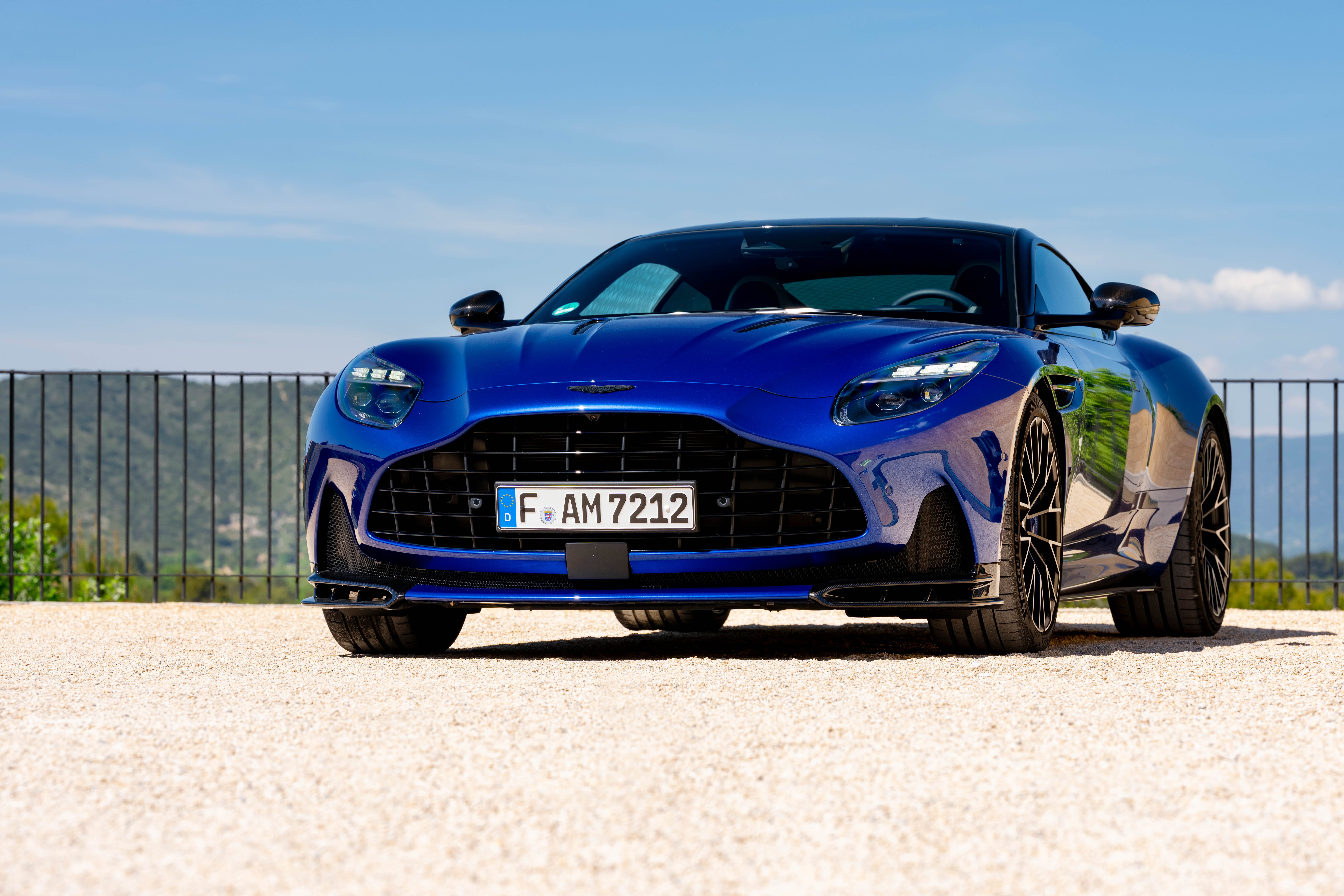 Aston Martin DB12 photo 208181