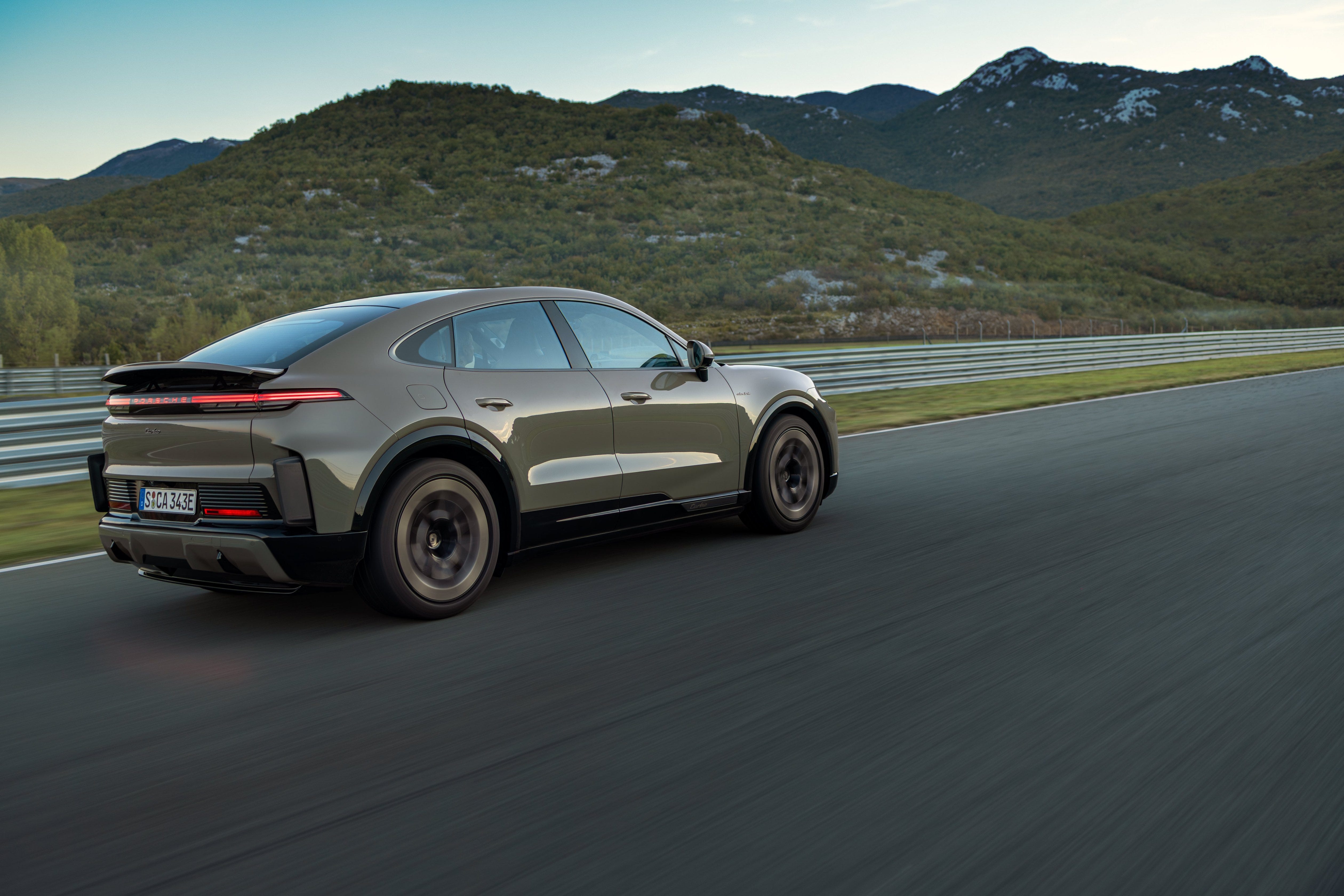 Porsche Cayenne Coupe photo 208165