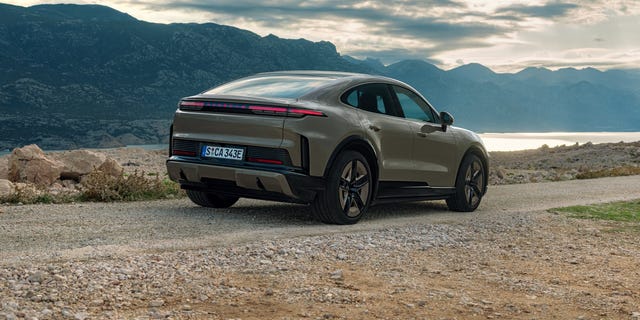 Porsche Cayenne Coupe photo 208166